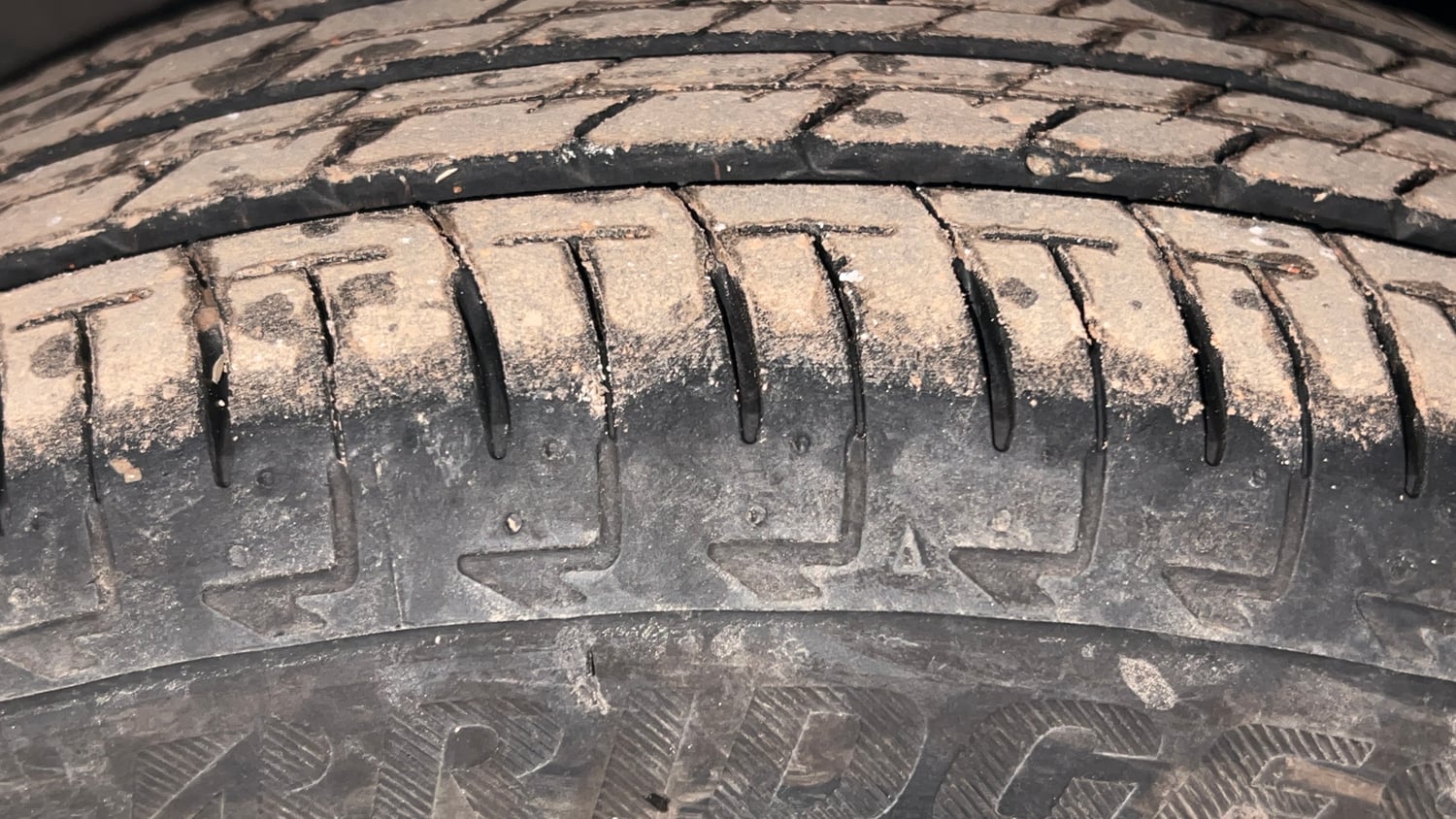Used 2024 Maruti Suzuki Ignis Zeta 1.2 AMT Petrol Automatic tyres LEFT FRONT TYRE TREAD VIEW