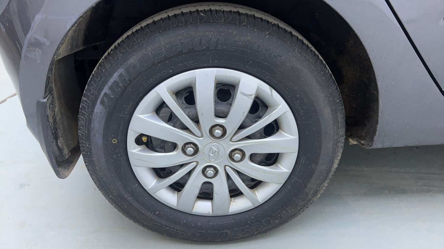 Used 2013 Hyundai i10 Magna 1.2 Kappa2 Petrol Manual tyres RIGHT REAR TYRE RIM VIEW