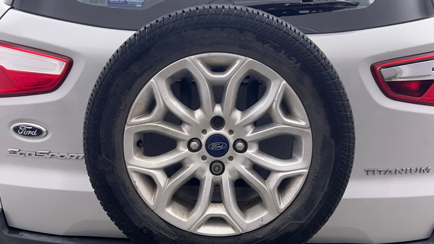 Used 2015 Ford EcoSport Titanium 1.5 Ti-VCT Petrol Manual tyres SPARE TYRE VIEW
