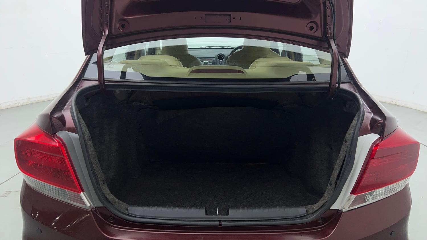 Used 2015 Honda Amaze 1.2 SX i-VTEC Petrol Manual interior DICKY INSIDE VIEW