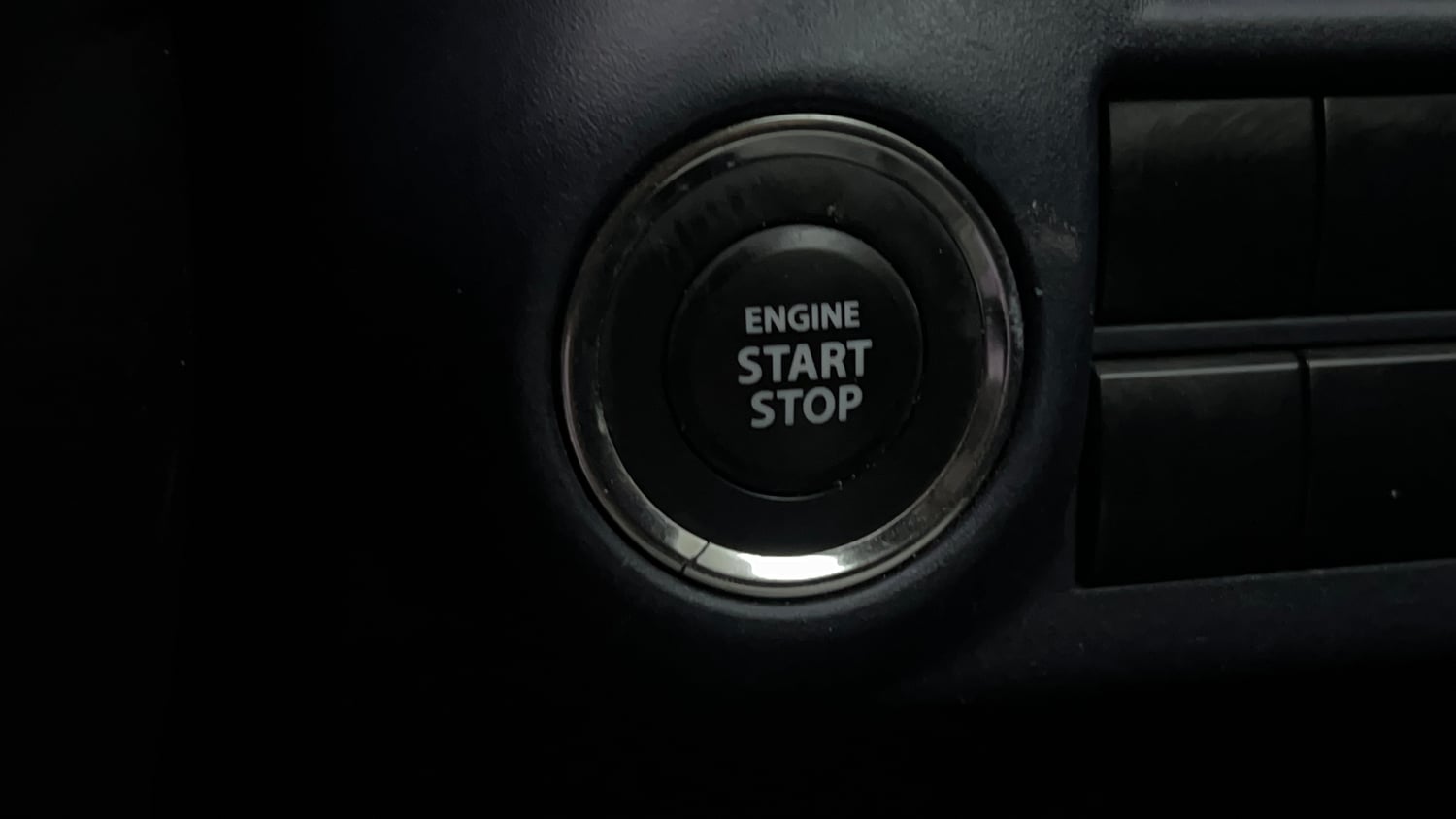 Used 2022 Maruti Suzuki Baleno Alpha AGS Petrol Automatic top_features Keyless start