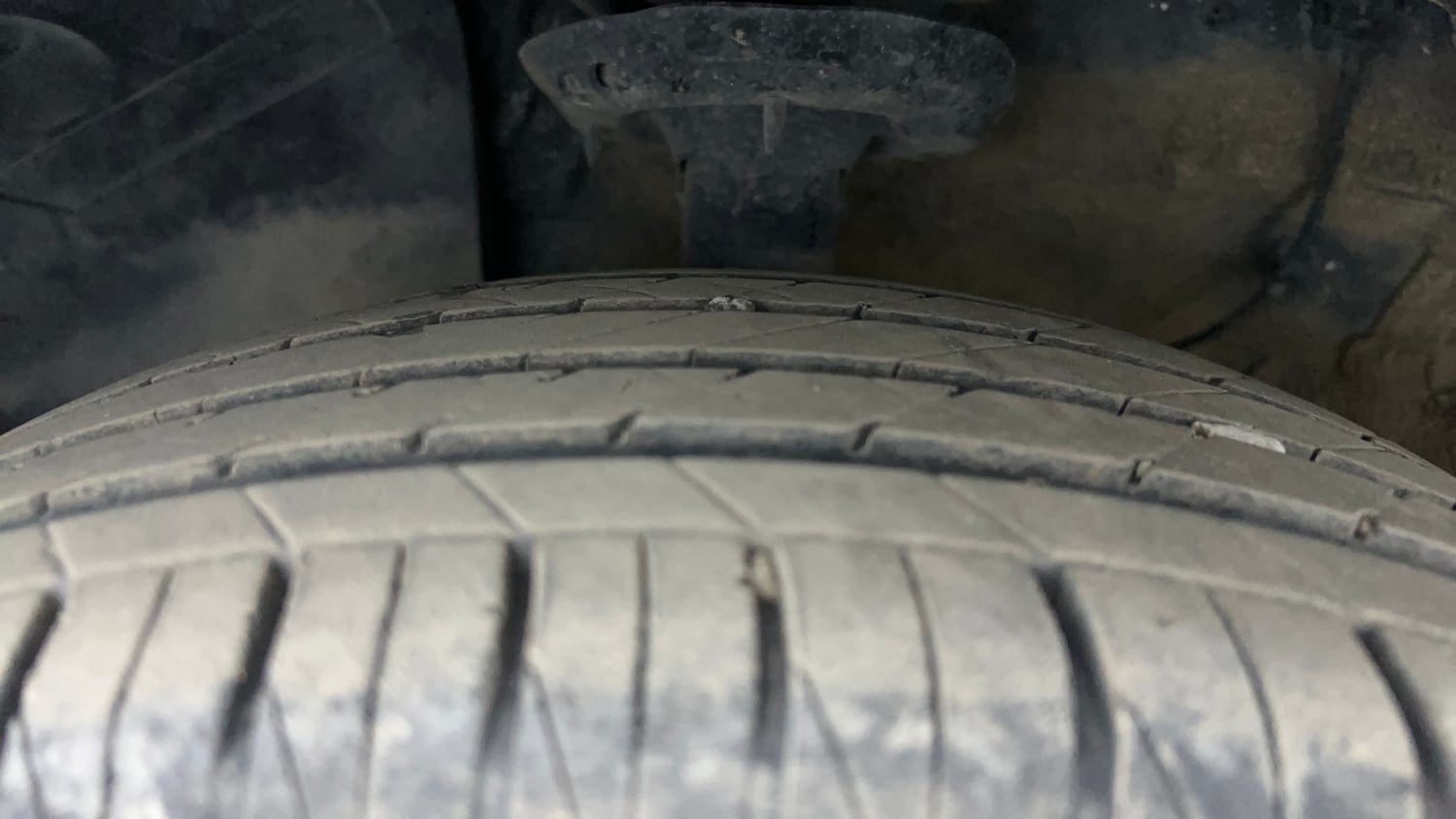 Used 2024 Kia Sonet GTX Plus 1.0 Turbo Petrol DCT Petrol Automatic tyres LEFT FRONT TYRE TREAD VIEW
