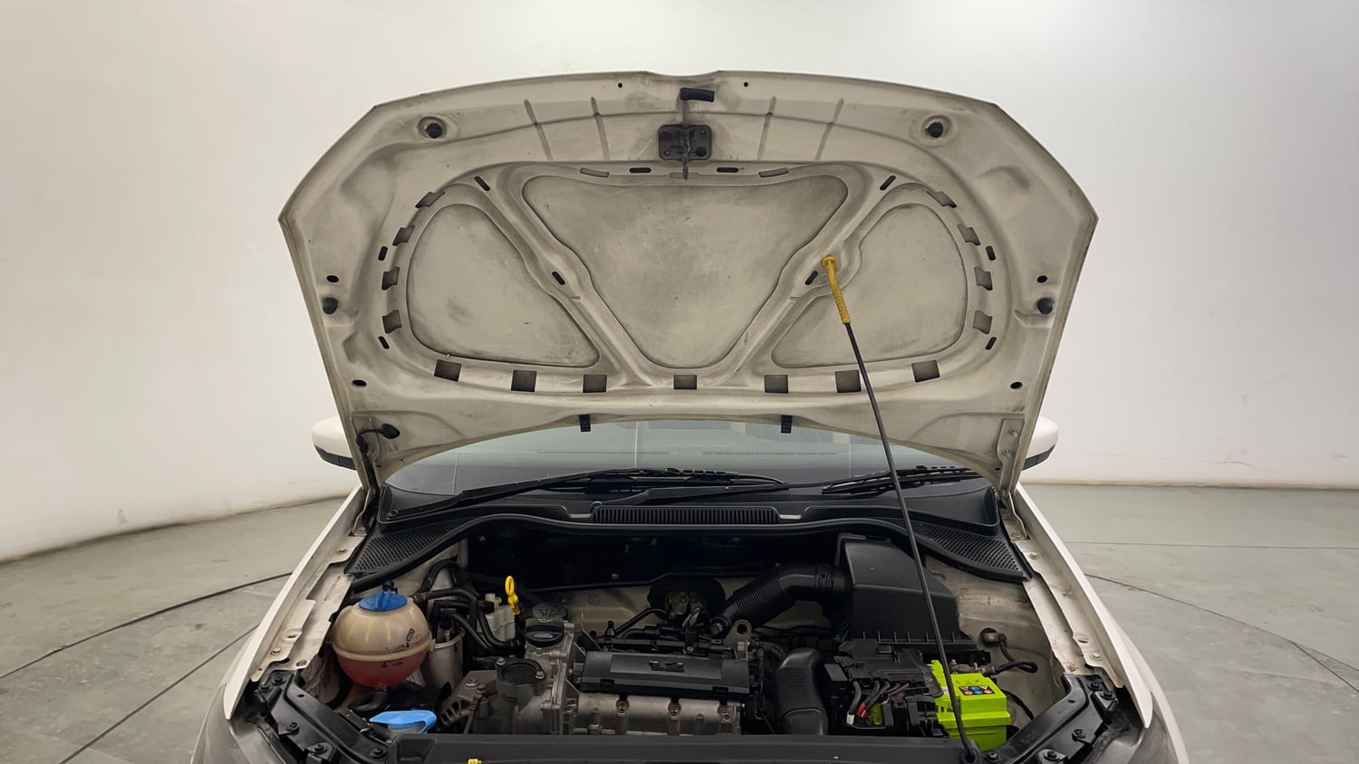 Used 2016 Volkswagen Polo Highline1.2L (P) Petrol Manual engine ENGINE & BONNET OPEN FRONT VIEW