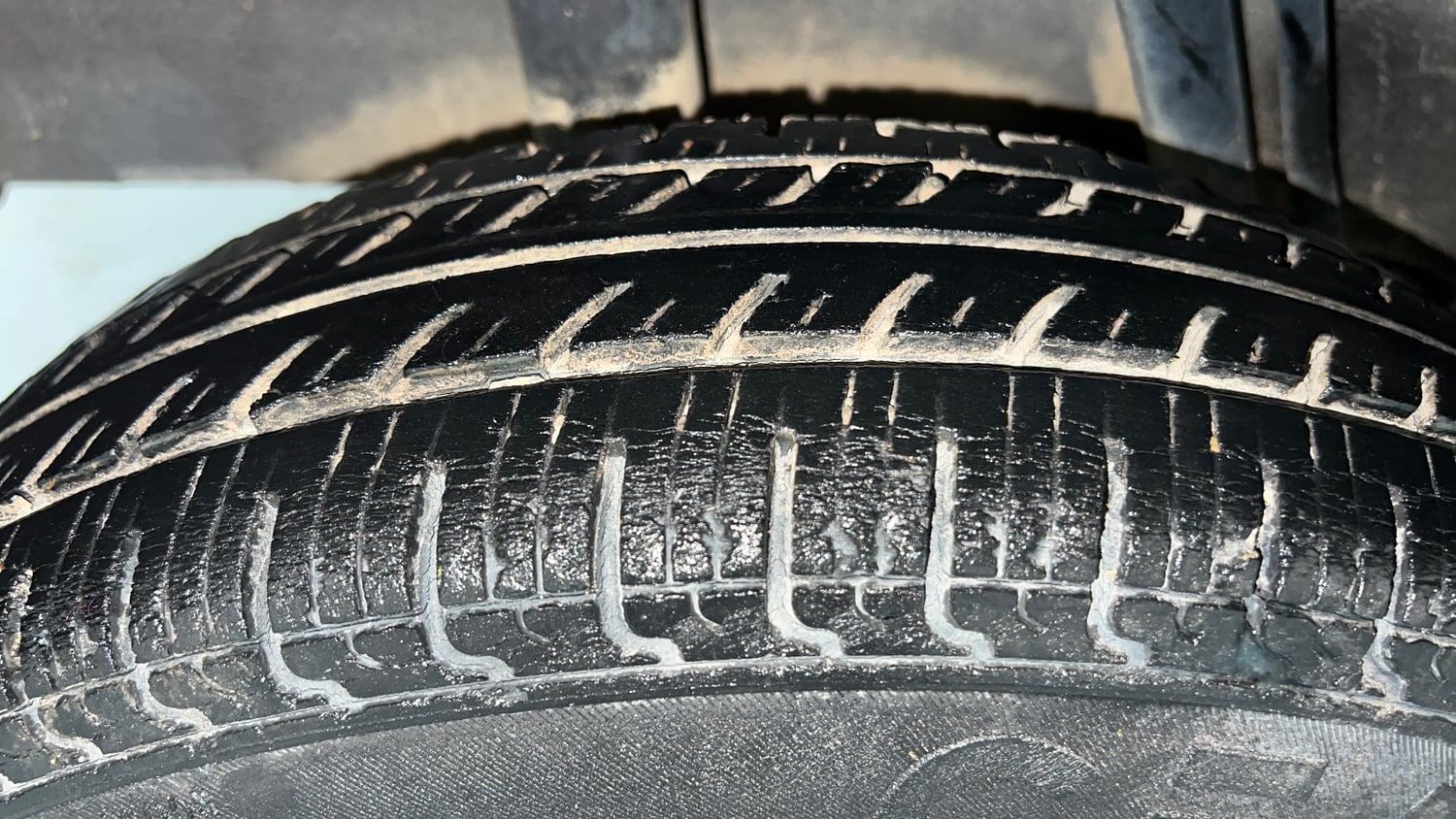 Used 2017 Renault Kwid 1.0 RXT AMT Petrol Automatic tyres RIGHT REAR TYRE TREAD VIEW