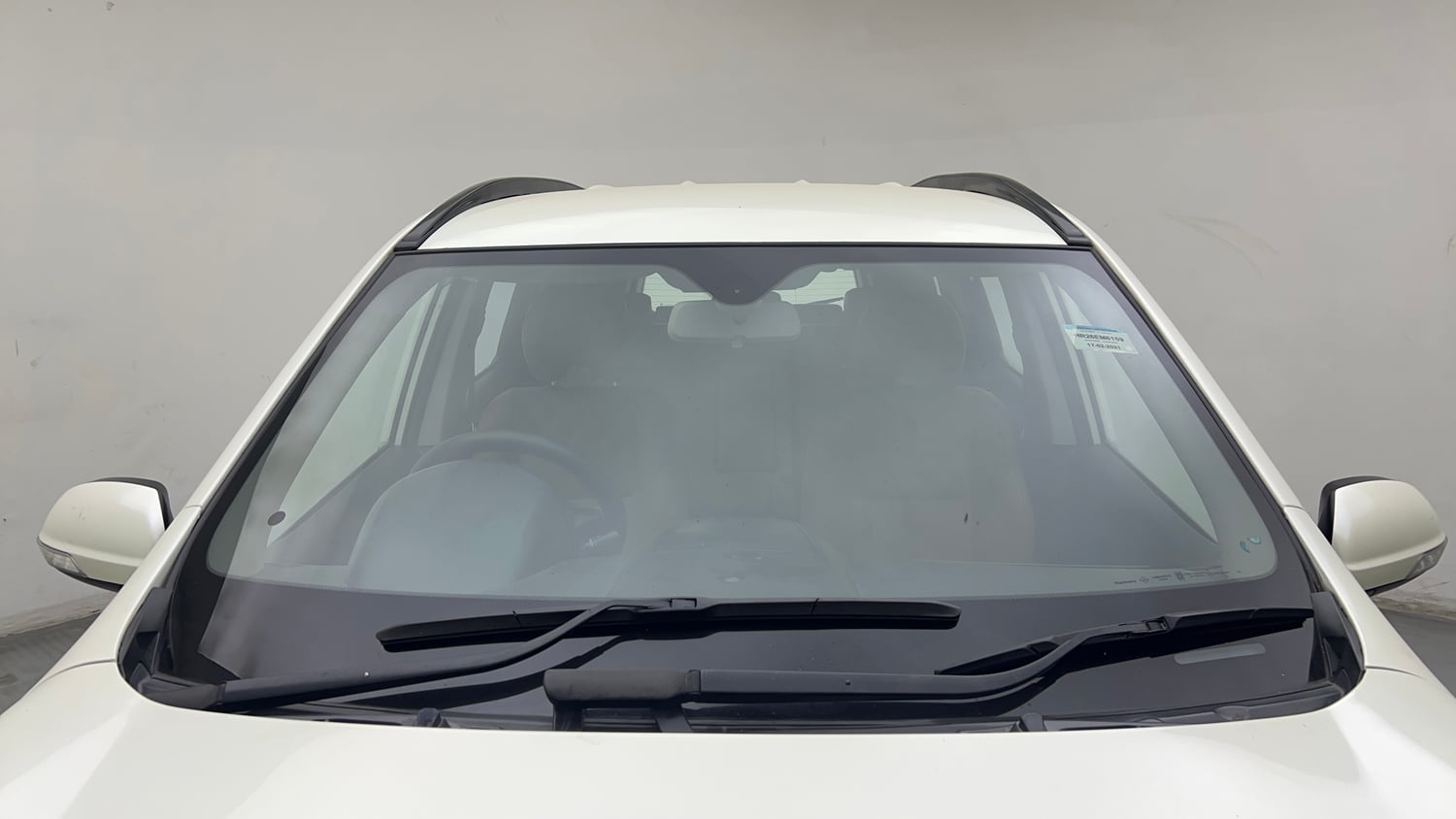 Used 2021 Mahindra XUV500 W7 Diesel Manual exterior FRONT WINDSHIELD VIEW