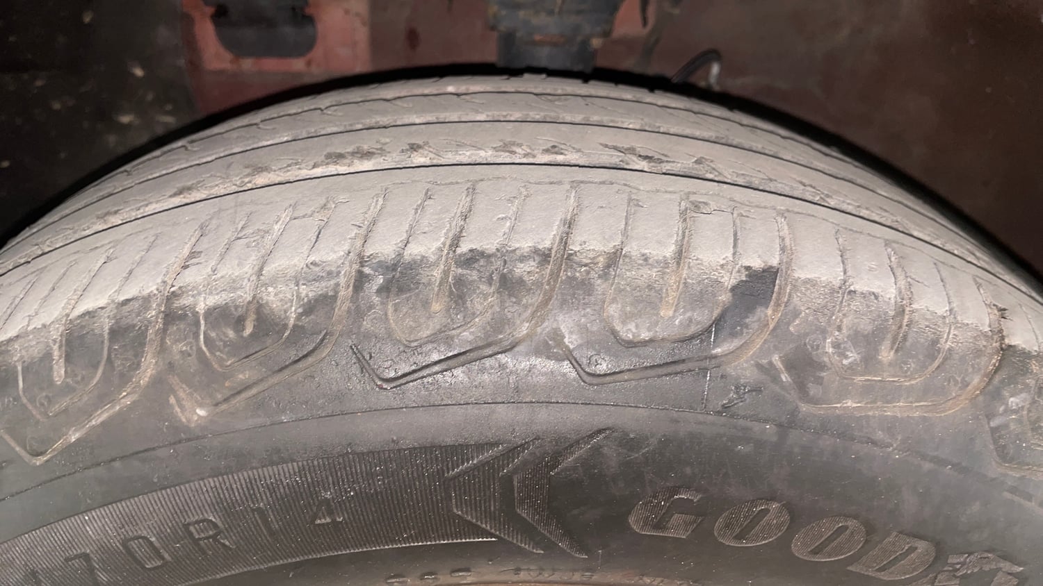 Used 2016 Hyundai Elite i20 Sportz 1.2 Petrol Manual tyres LEFT FRONT TYRE TREAD VIEW