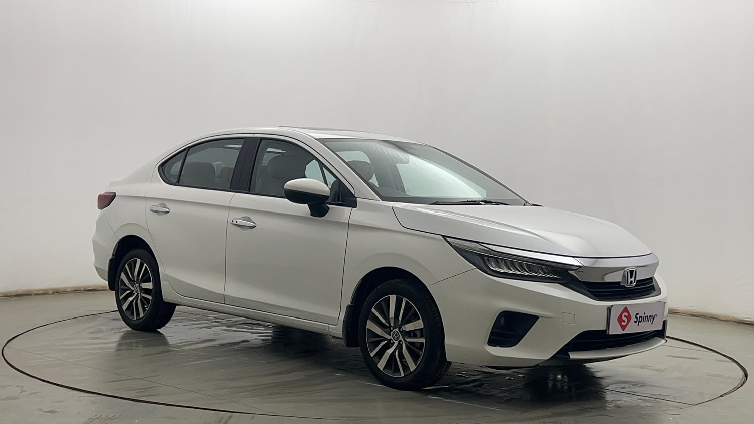 Used 2023 Honda City ZX Petrol Petrol Manual exterior RIGHT FRONT CORNER VIEW