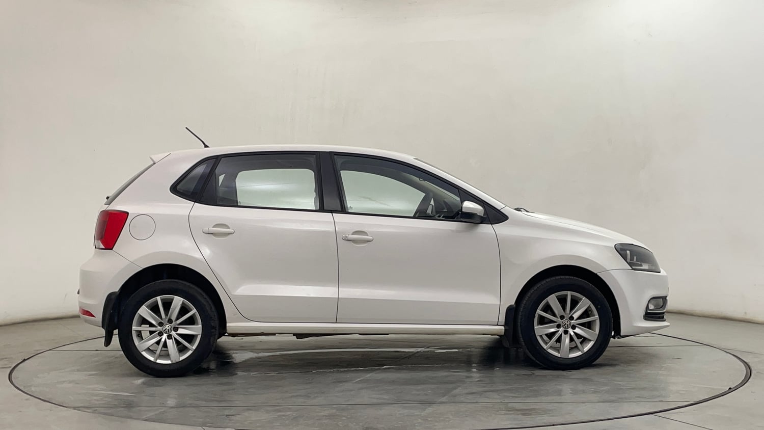 Used 2016 Volkswagen Polo Highline1.2L (P) Petrol Manual exterior RIGHT SIDE VIEW