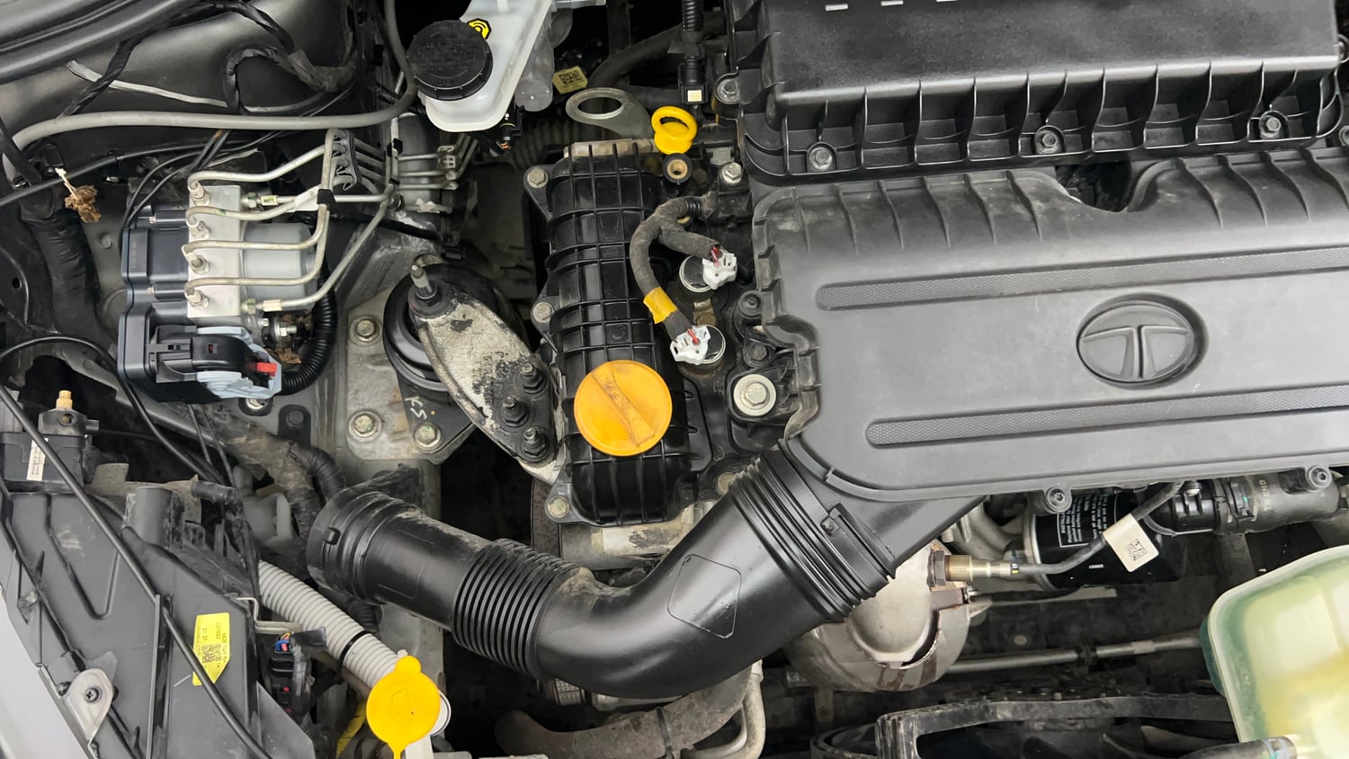 Used 2022 Tata Tiago XZA Plus Petrol Automatic engine ENGINE RIGHT SIDE VIEW