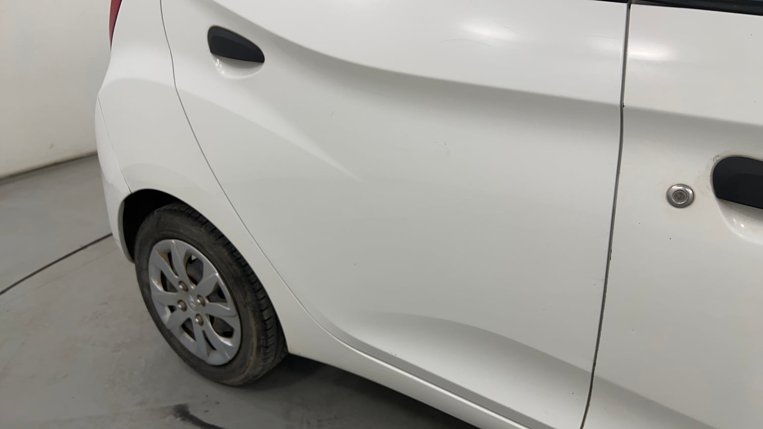 Used 2017 Hyundai Eon Magna + Petrol Manual dents MINOR SCRATCH