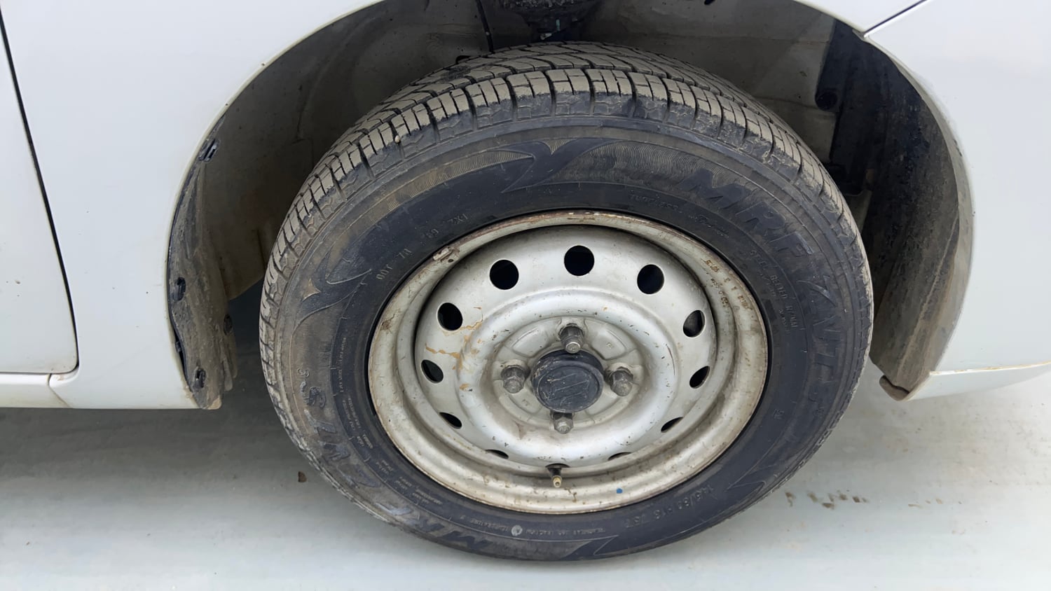 Used 2012 Maruti Suzuki Wagon R LXi Petrol Manual tyres RIGHT FRONT TYRE RIM VIEW