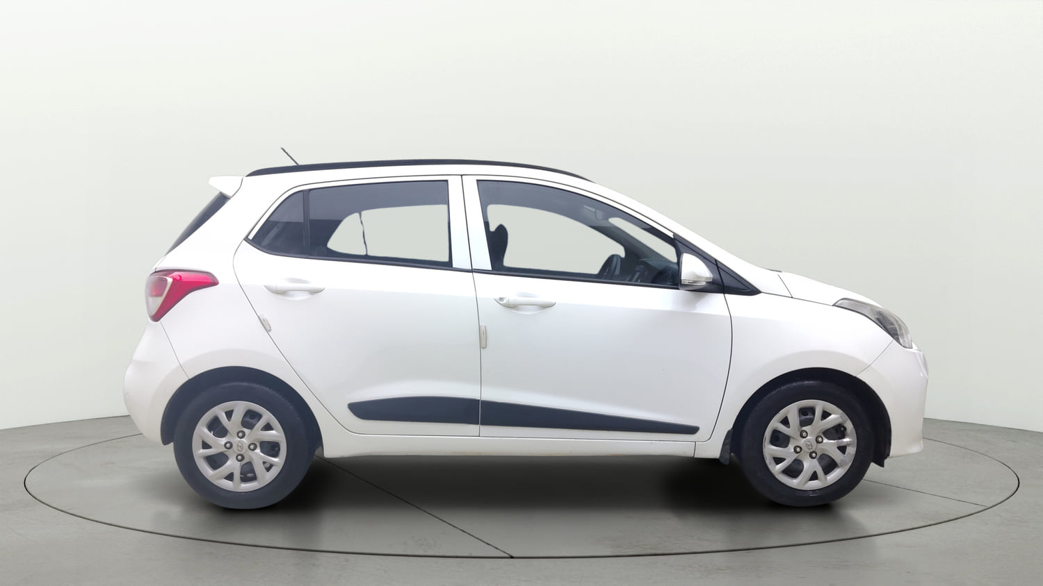 Used 2020 Hyundai Grand i10 Sportz 1.2 Kappa VTVT Petrol Manual exterior RIGHT SIDE VIEW