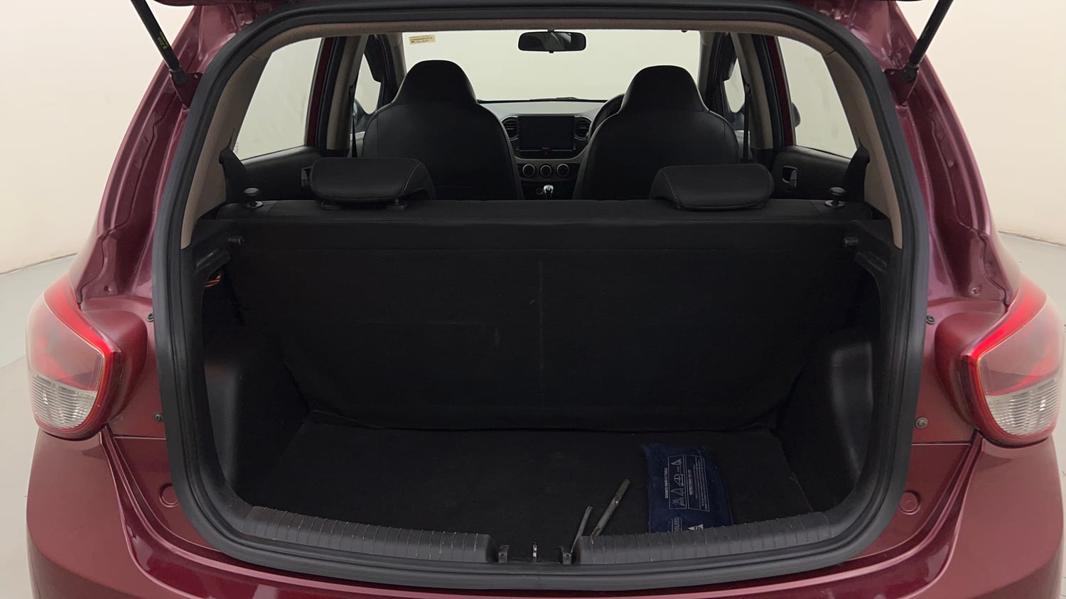 Used 2015 Hyundai Grand i10 Asta 1.1 CRDi (O) Diesel Manual interior DICKY INSIDE VIEW