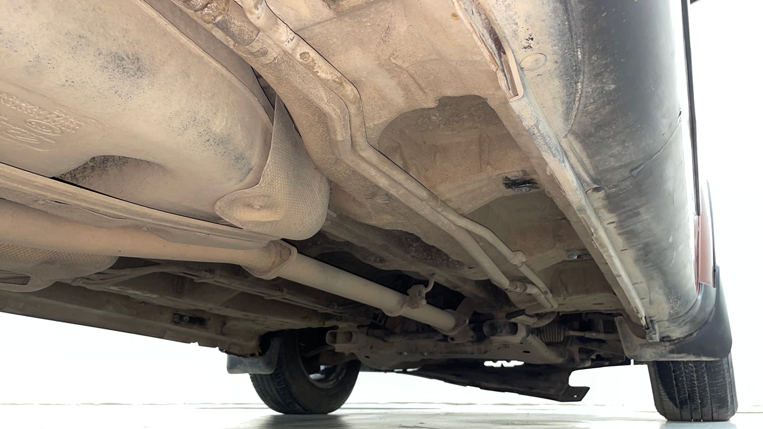 Used 2018 Mahindra XUV500 W9 AT Diesel Automatic extra REAR RIGHT UNDERBODY VIEW
