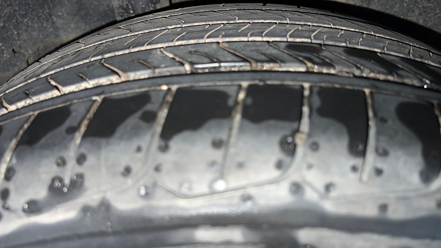 Used 2023 Hyundai Verna SX (O) 1.5 Turbo Petrol DCT Petrol Automatic tyres RIGHT REAR TYRE TREAD VIEW