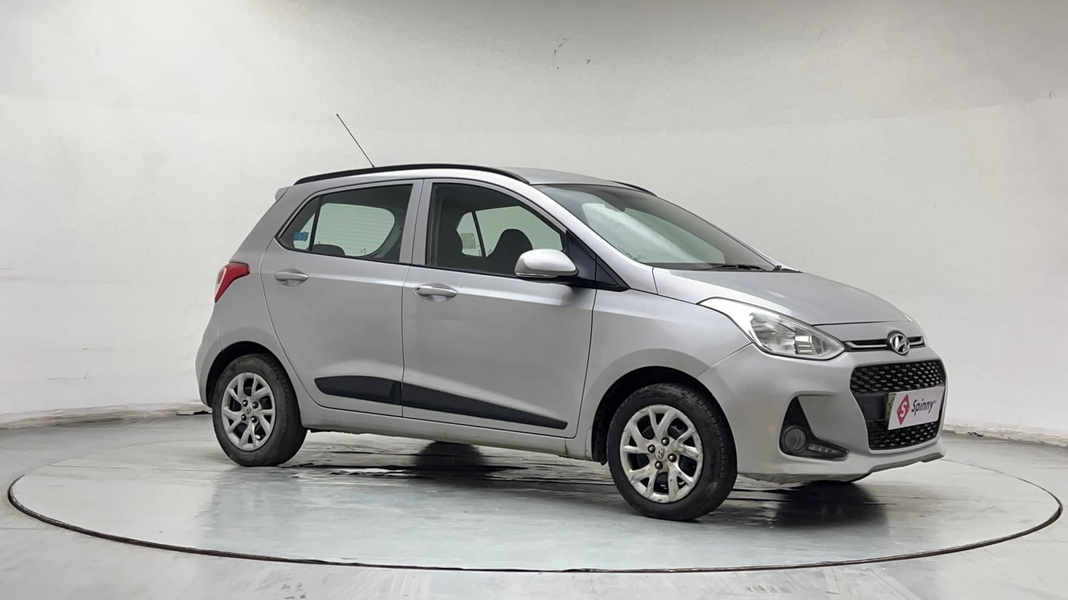 Used 2018 Hyundai Grand i10 Sportz (O) 1.2 Kappa VTVT Petrol Manual exterior RIGHT FRONT CORNER VIEW