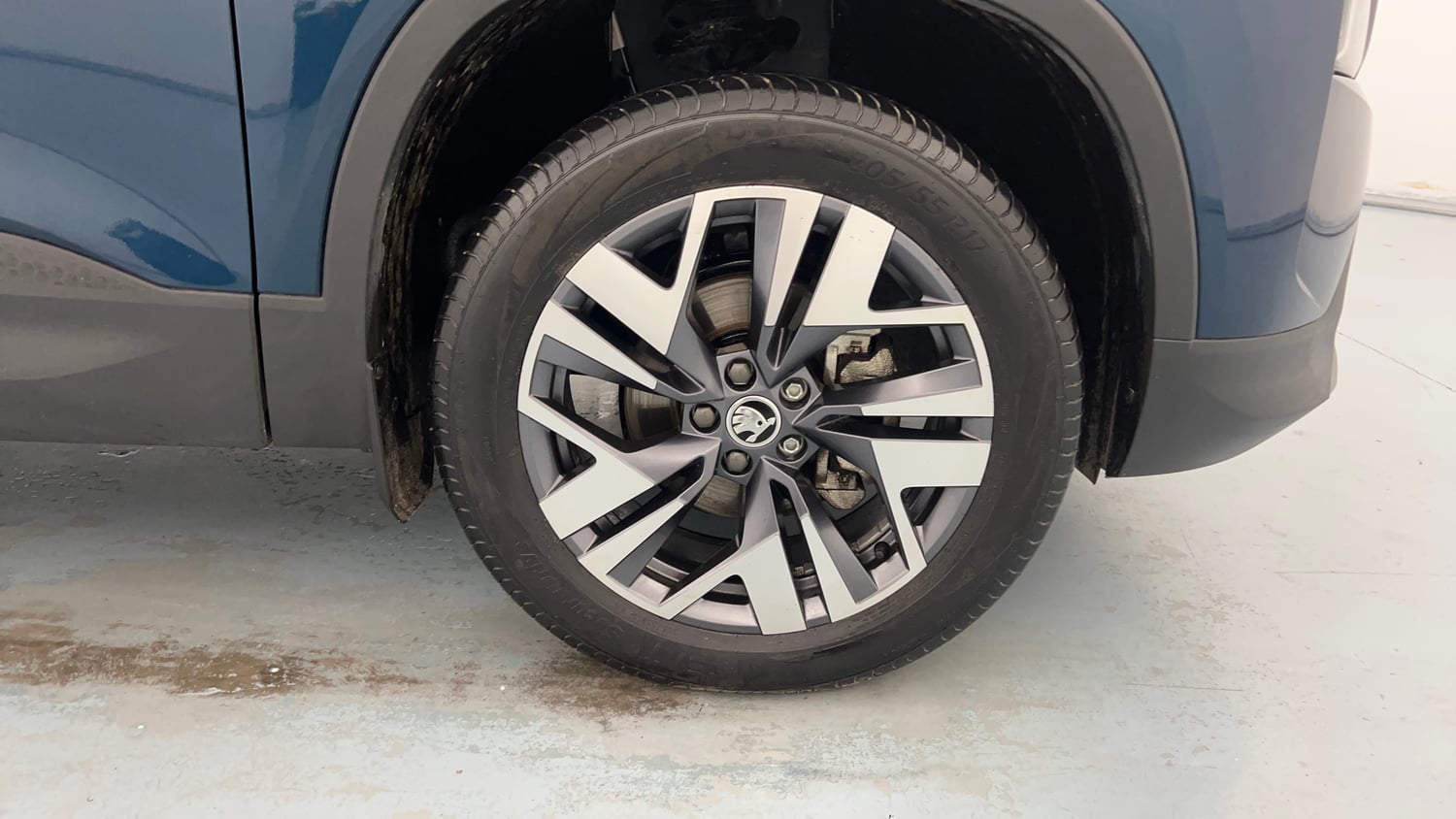 Used 2025 Skoda Kylaq Prestige AT Petrol Automatic tyres RIGHT FRONT TYRE RIM VIEW