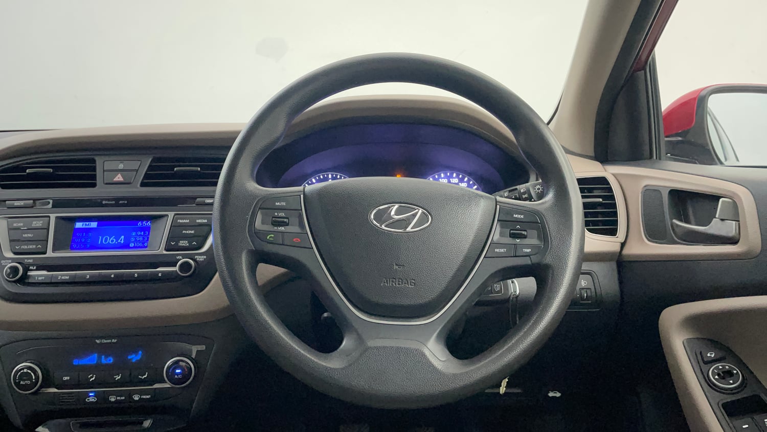 Used 2016 Hyundai Elite i20 Sportz 1.2 Petrol Manual interior STEERING VIEW