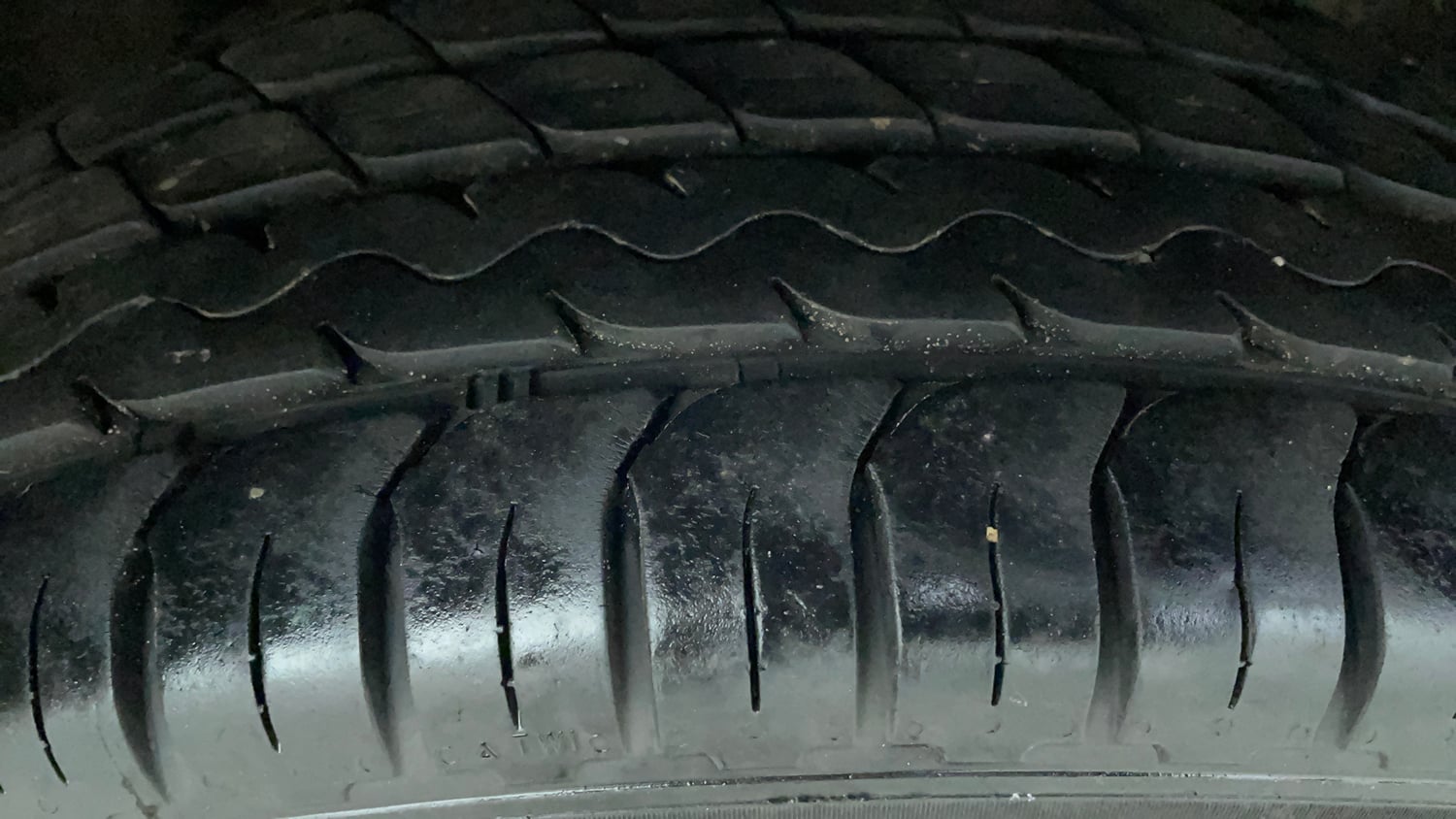 Used 2016 Ford EcoSport Trend 1.5L TDCi Diesel Manual tyres RIGHT REAR TYRE TREAD VIEW