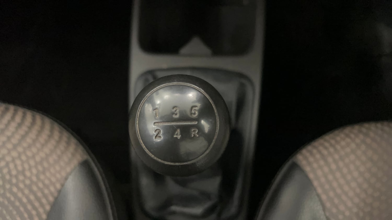 Used 2017 Hyundai Eon Magna + Petrol Manual interior GEAR  KNOB VIEW