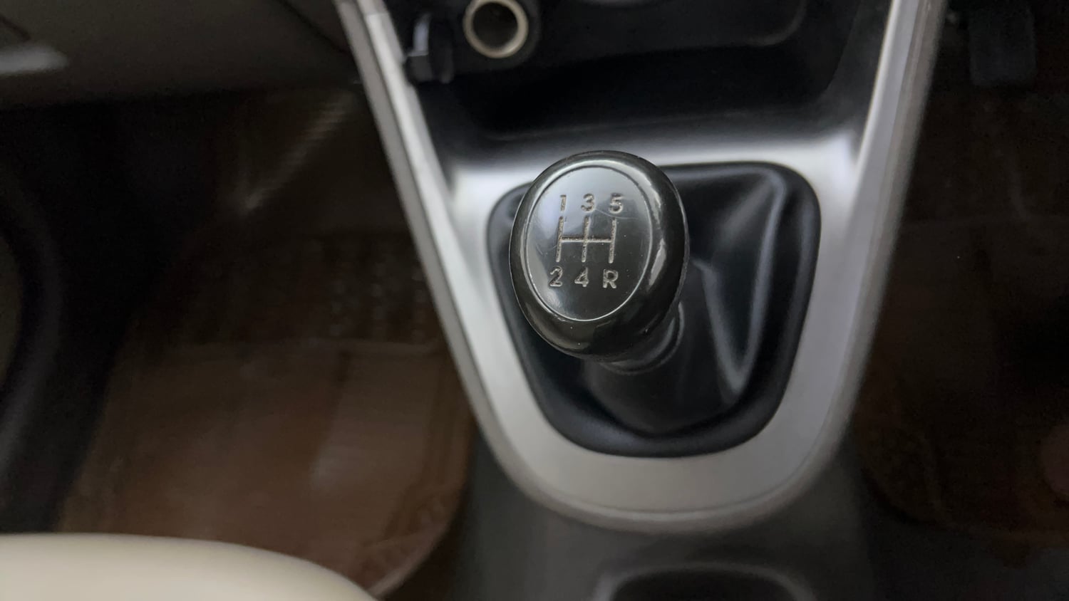 Used 2014 Hyundai i10 Magna 1.1 iRDE2 Petrol Manual interior GEAR  KNOB VIEW