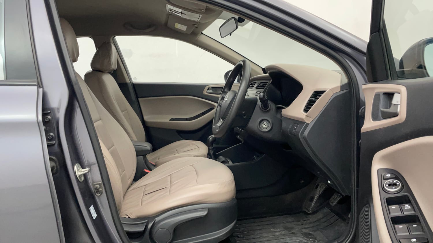 Used 2017 Hyundai Elite i20 Sportz 1.2 Petrol Manual interior RIGHT SIDE FRONT DOOR CABIN VIEW