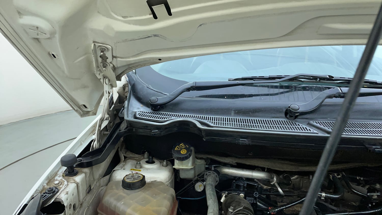 Used 2014 Ford EcoSport Trend 1.5 TDCi Diesel Manual engine ENGINE RIGHT SIDE HINGE & APRON VIEW