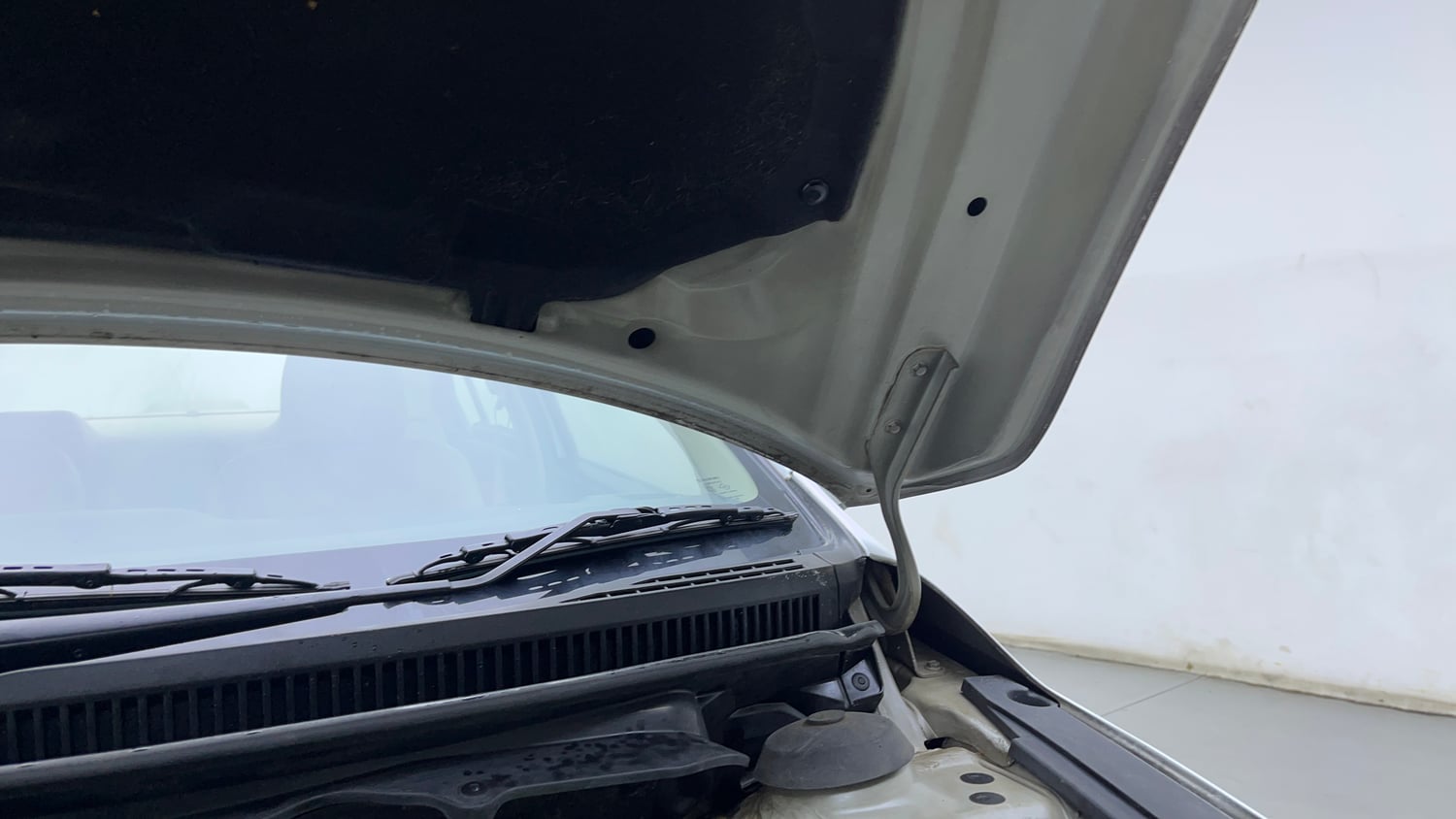 Used 2018 Maruti Suzuki Ciaz Alpha 1.4 AT Petrol Automatic engine ENGINE LEFT SIDE HINGE & APRON VIEW
