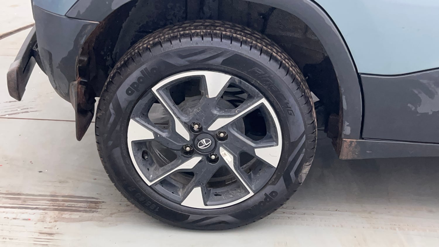 Used 2023 Tata Punch Creative Dual Tone AMT Petrol Automatic tyres RIGHT REAR TYRE RIM VIEW