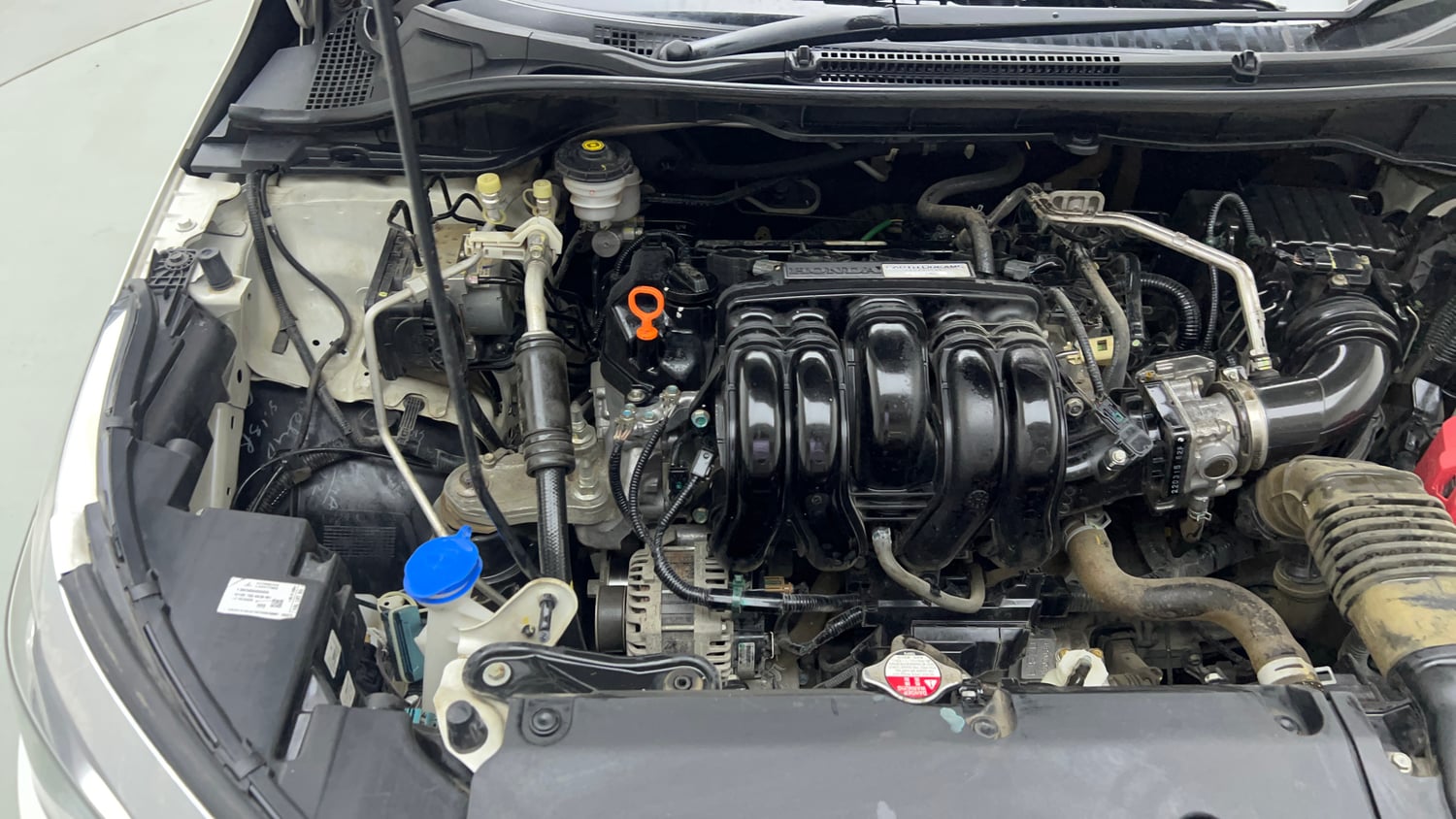 Used 2022 Honda City V Petrol Petrol Manual engine ENGINE RIGHT SIDE VIEW
