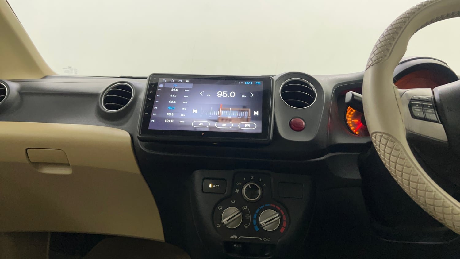 Used 2014 Honda Amaze 1.2 S i-VTEC Petrol Manual interior MUSIC SYSTEM & AC CONTROL VIEW