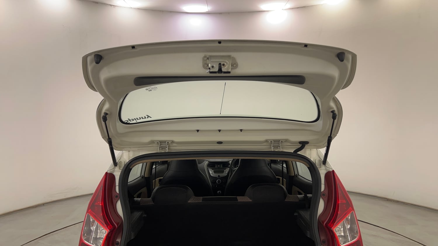 Used 2017 Hyundai Eon Magna + Petrol Manual interior DICKY DOOR OPEN VIEW