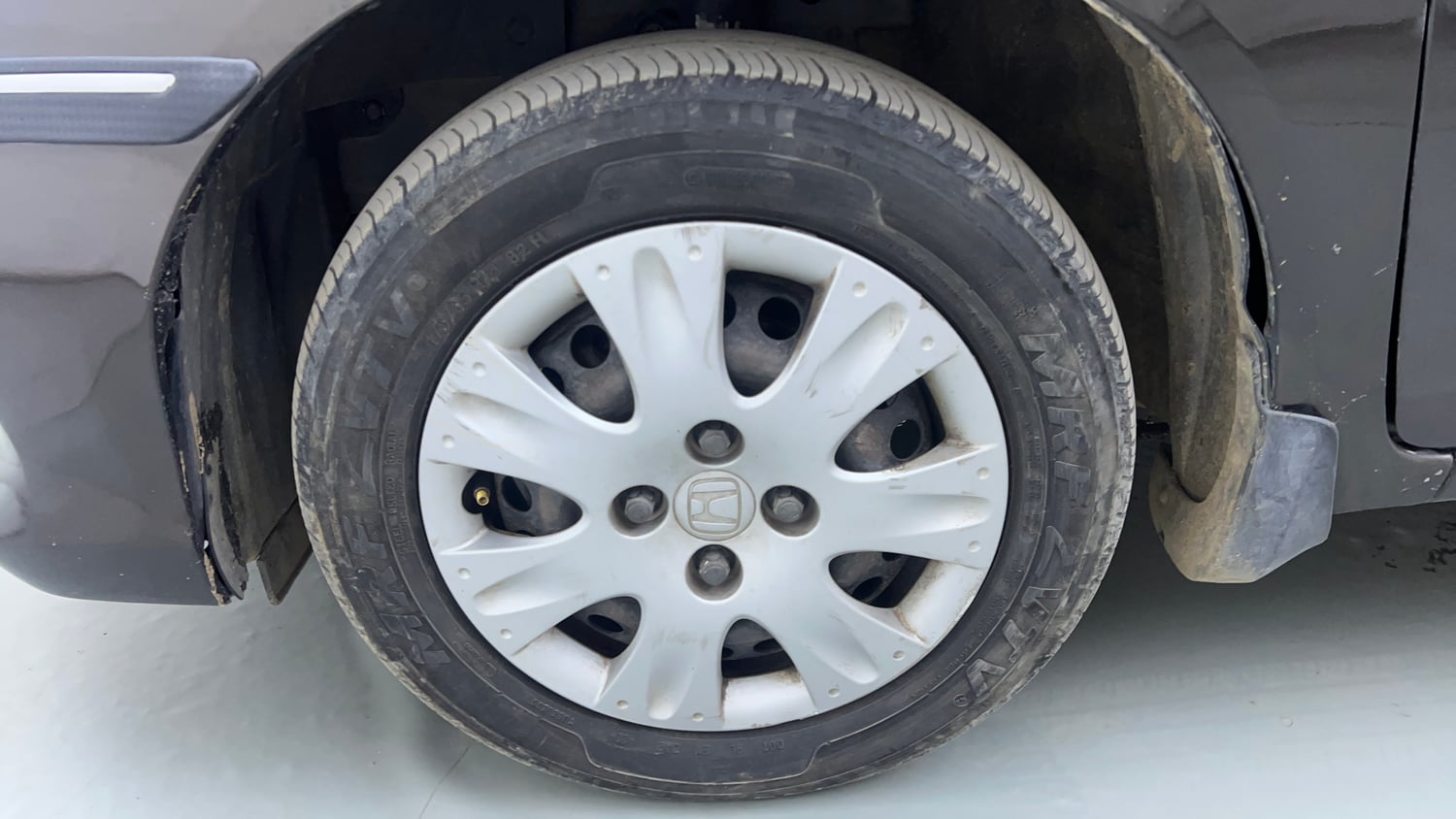 Used 2017 Honda Amaze 1.2 S i-VTEC Petrol Manual tyres LEFT FRONT TYRE RIM VIEW