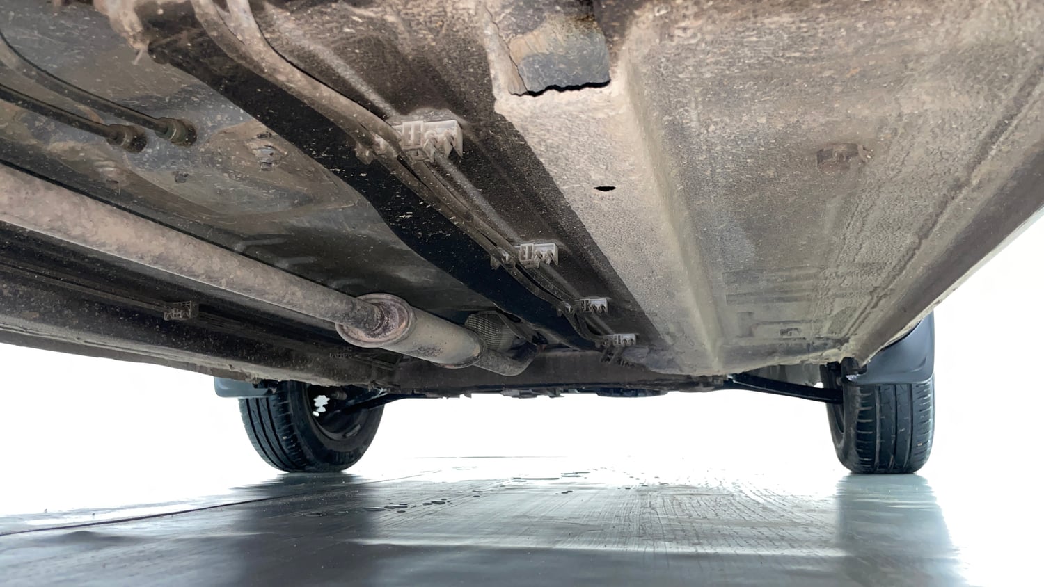 Used 2023 Renault Kwid RXT 1.0 Petrol Manual extra REAR RIGHT UNDERBODY VIEW
