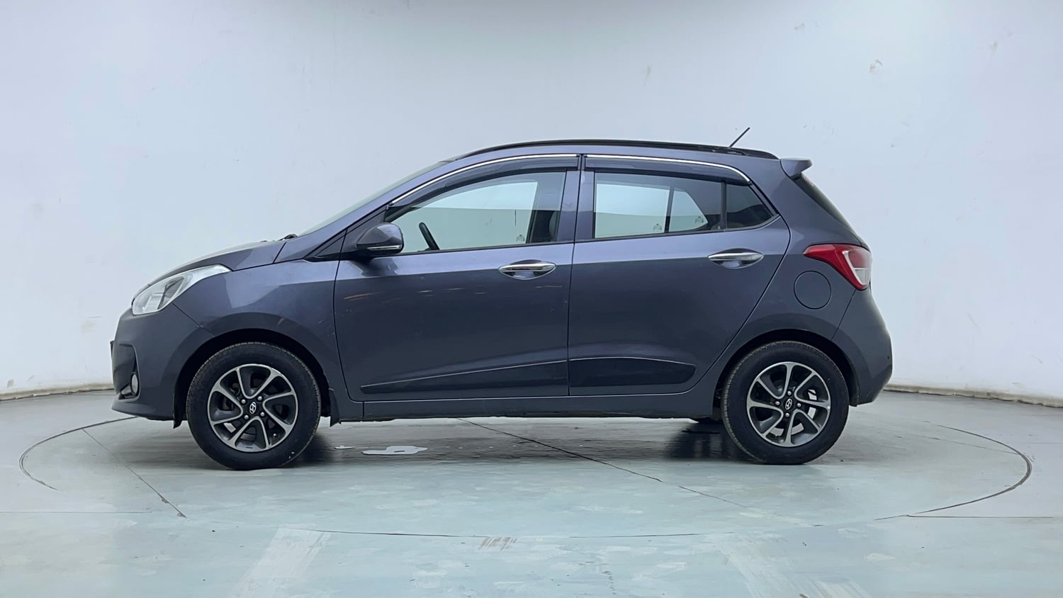 Used 2018 Hyundai Grand i10 Asta 1.2 Kappa VTVT Petrol Manual exterior LEFT SIDE VIEW