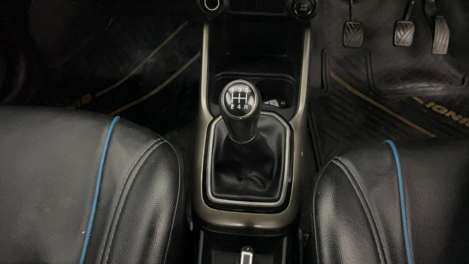 Used 2019 Maruti Suzuki Ignis Alpha 1.2 MT Petrol Manual interior GEAR  KNOB VIEW