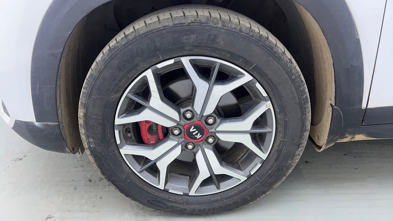 Used 2020 kia Seltos GTX Plus DCT 1.4 Petrol Automatic tyres LEFT FRONT TYRE RIM VIEW