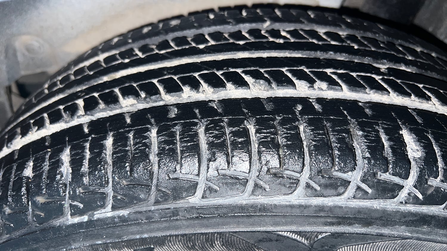 Used 2015 Maruti Suzuki Swift ZXi Petrol Manual tyres LEFT REAR TYRE TREAD VIEW