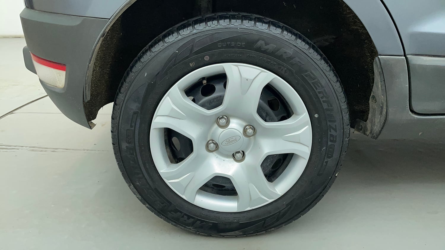 Used 2016 Ford EcoSport Trend 1.5L TDCi Diesel Manual tyres RIGHT REAR TYRE RIM VIEW