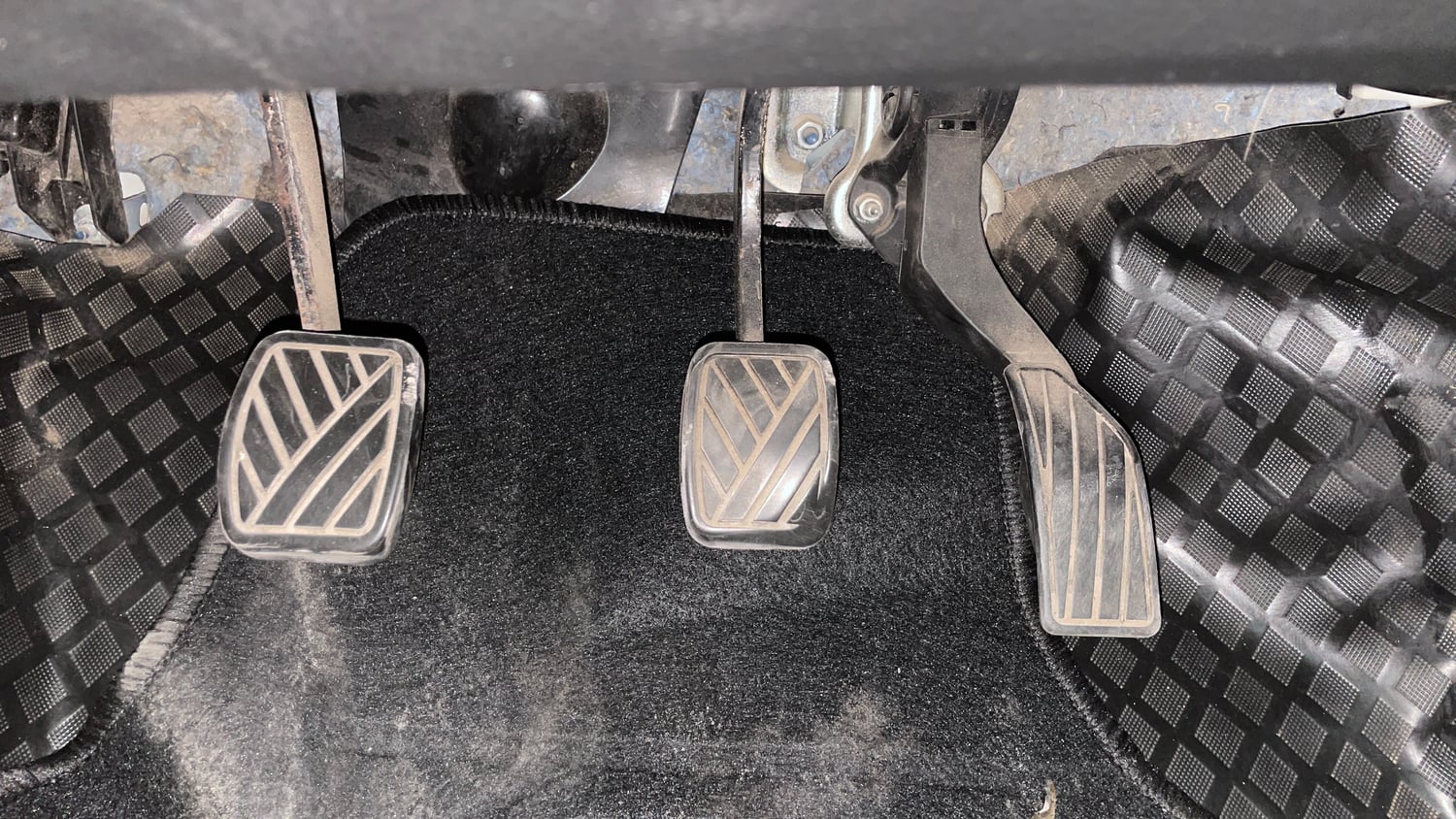 Used 2014 Maruti Suzuki Swift VXi Petrol Manual interior PEDALS VIEW