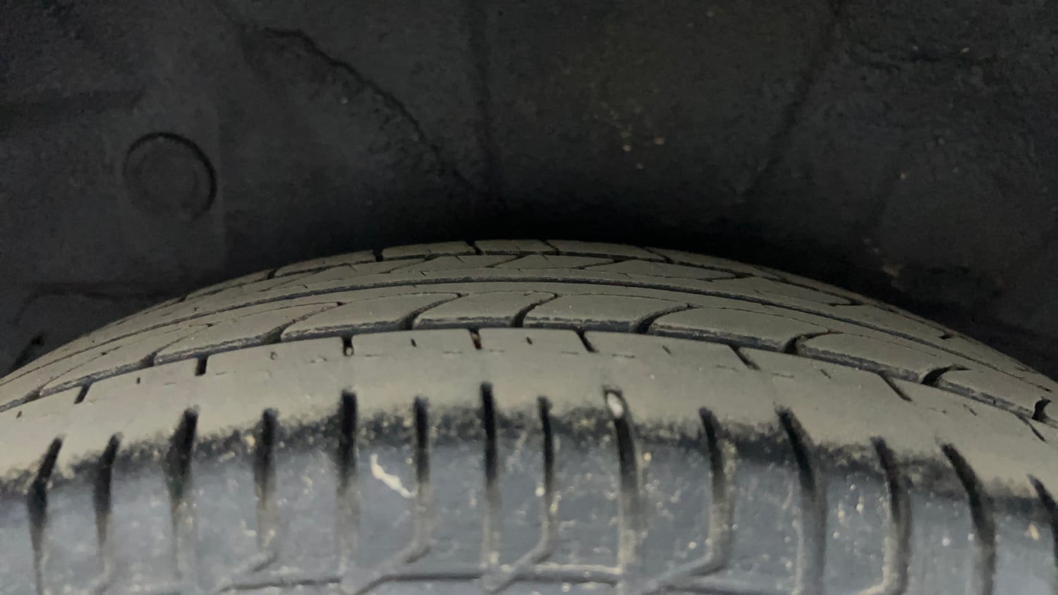 Used 2013 Hyundai i10 Magna 1.2 Kappa2 Petrol Manual tyres RIGHT REAR TYRE TREAD VIEW