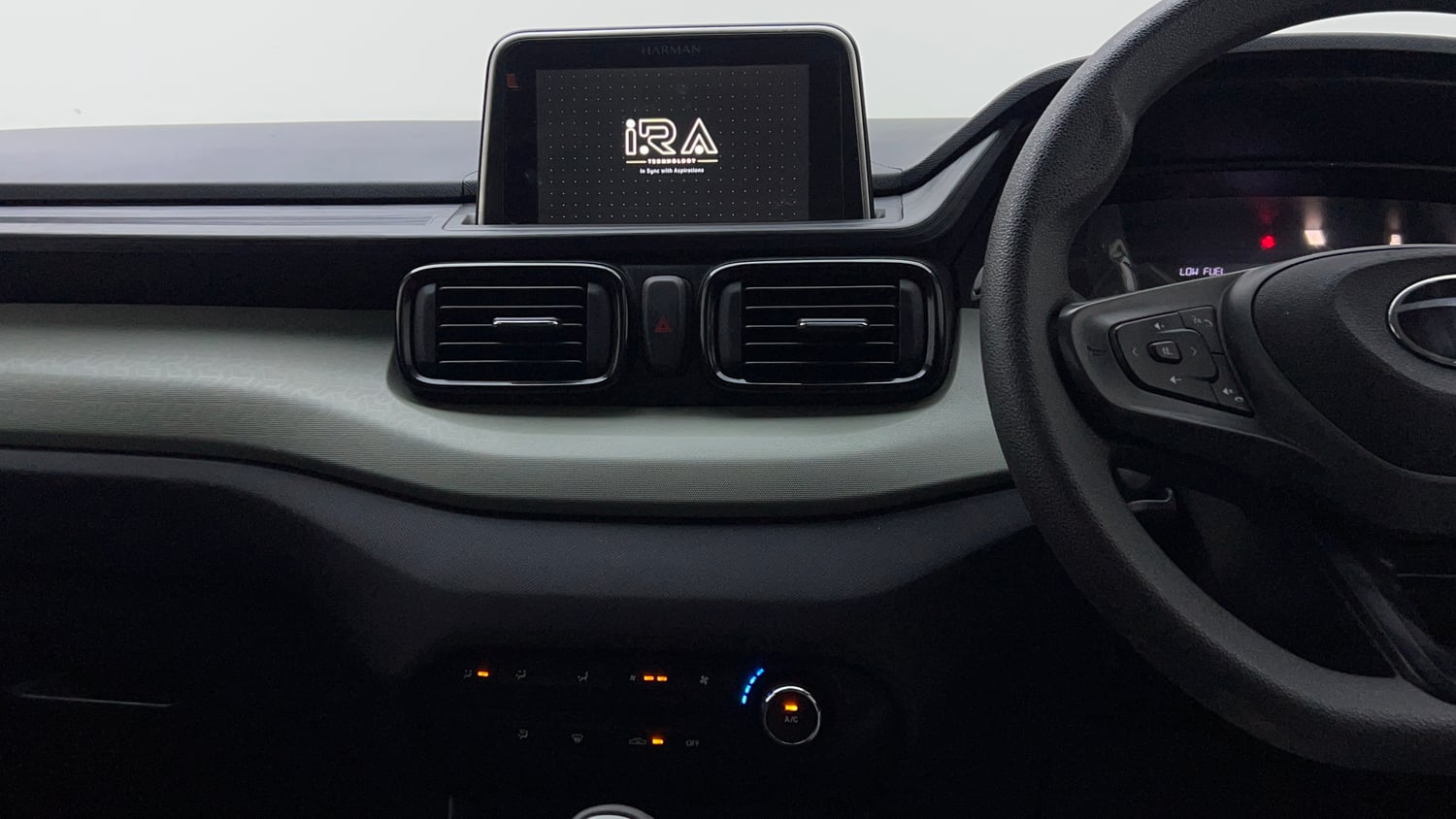 Used 2024 Tata Punch Adventure Rhythm iCNG Cng Manual interior MUSIC SYSTEM & AC CONTROL VIEW