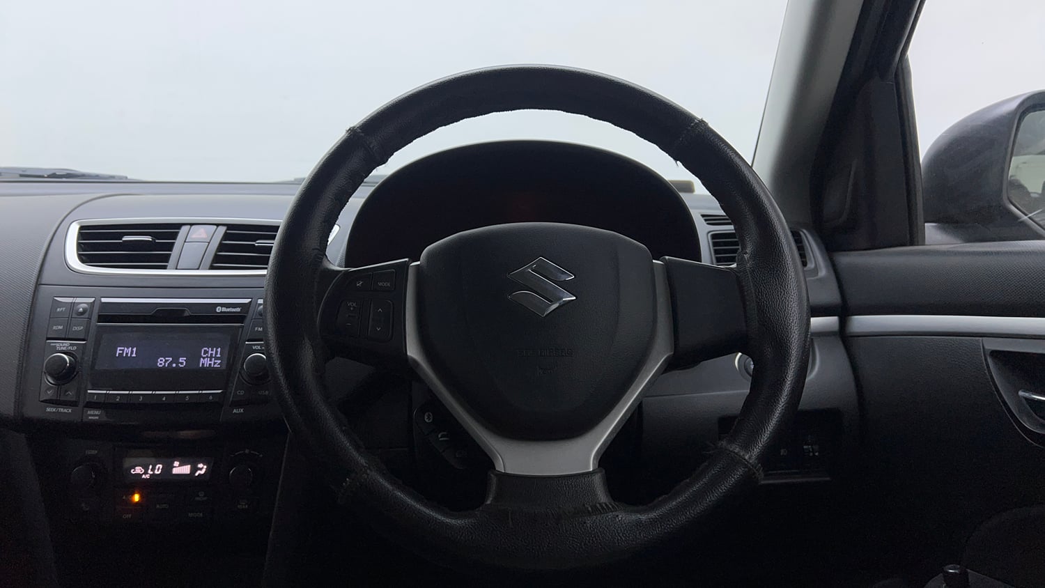 Used 2015 Maruti Suzuki Swift ZXi Petrol Manual interior STEERING VIEW