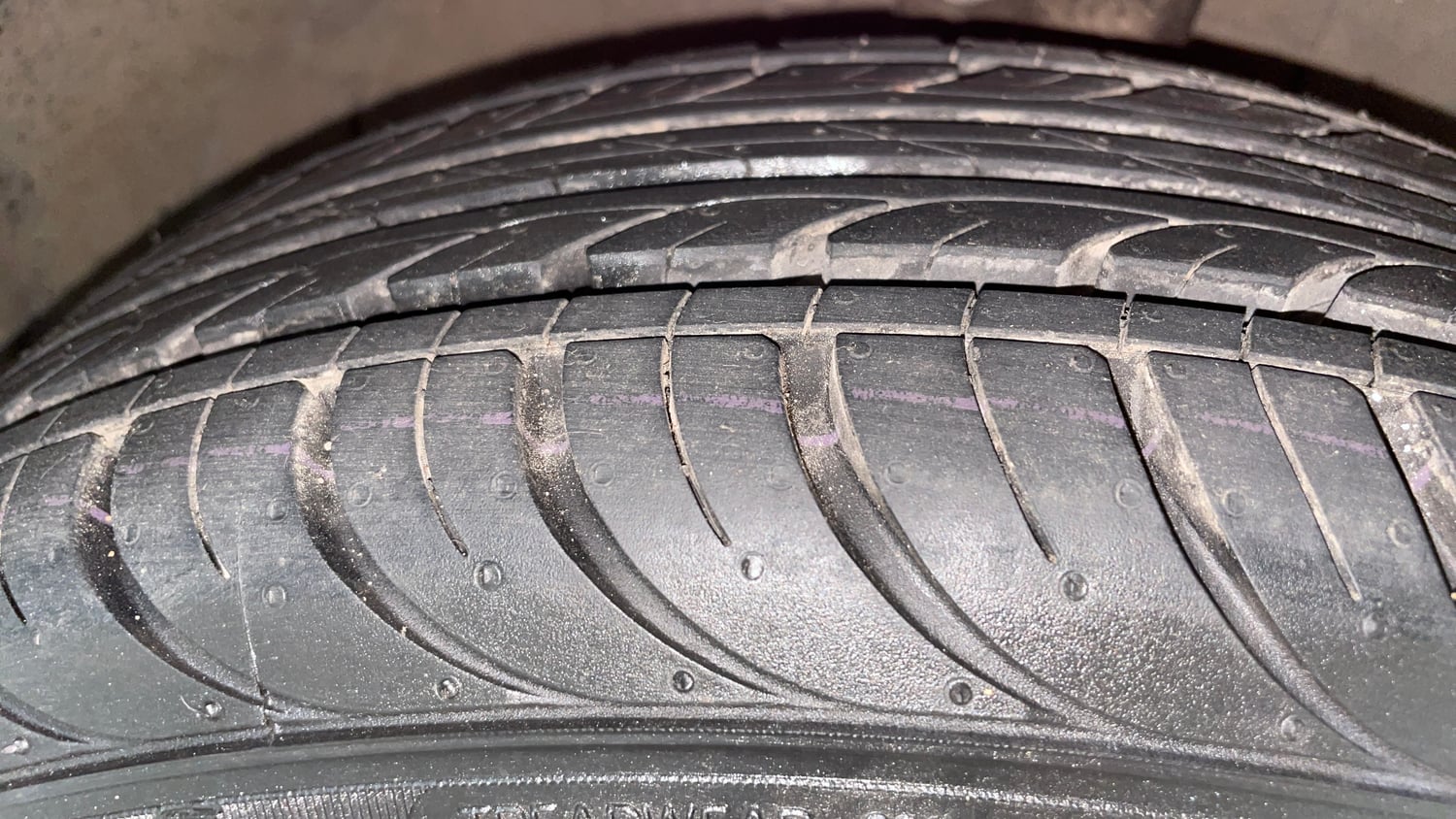 Used 2018 Ford Figo Titanium1.5 TDCi Diesel Manual tyres RIGHT FRONT TYRE TREAD VIEW