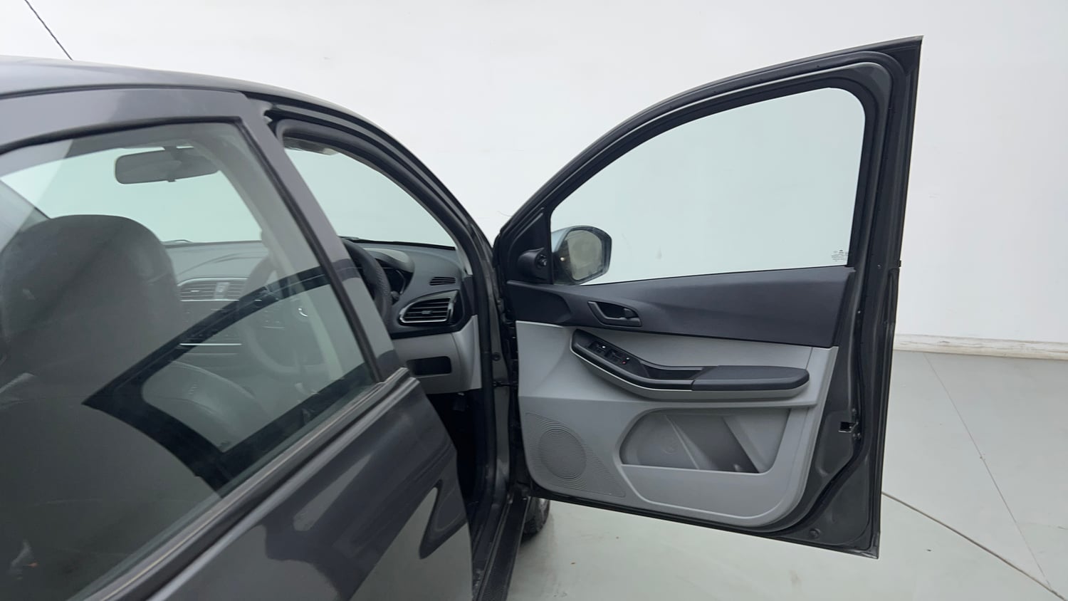Used 2021 Tata Tiago XT Petrol Manual interior RIGHT FRONT DOOR OPEN VIEW