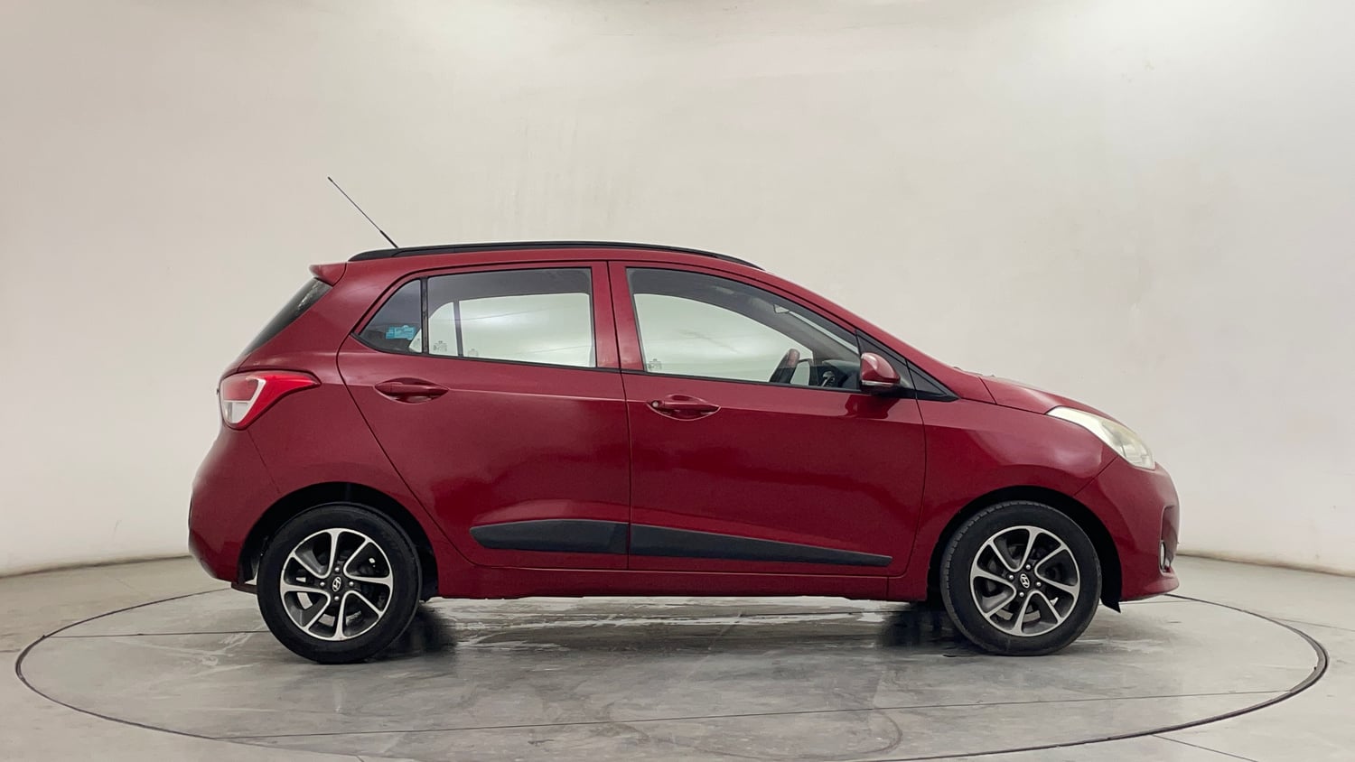Used 2017 Hyundai Grand i10 Sportz (O) AT 1.2 Kappa VTVT Petrol Automatic exterior RIGHT SIDE VIEW