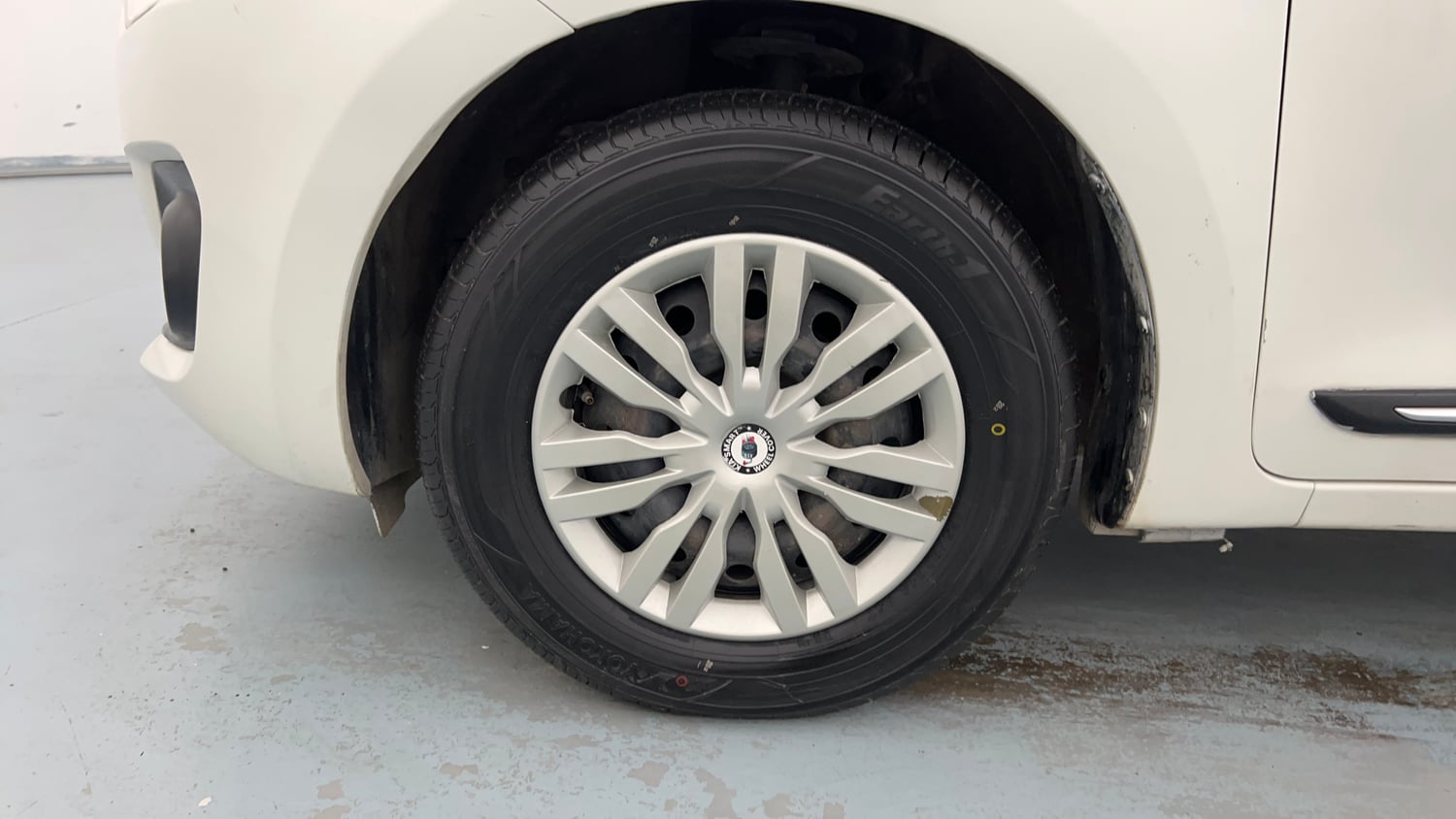 Used 2018 Maruti Suzuki Swift VXi Petrol Manual tyres LEFT FRONT TYRE RIM VIEW