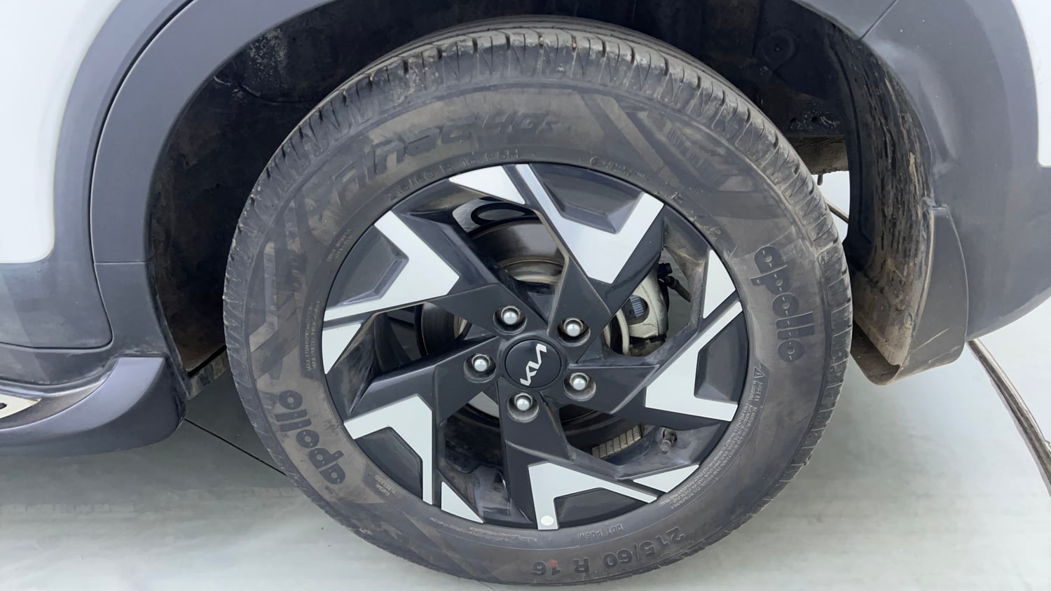 Used 2024 Kia Sonet GTX Plus 1.0 Turbo Petrol DCT Petrol Automatic tyres LEFT REAR TYRE RIM VIEW