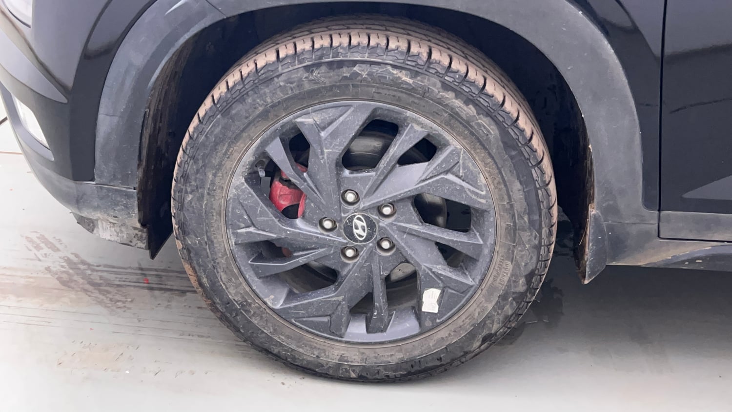 Used 2023 Hyundai Creta SX (O) 1.5 Diesel Automatic knight Diesel Automatic tyres LEFT FRONT TYRE RIM VIEW