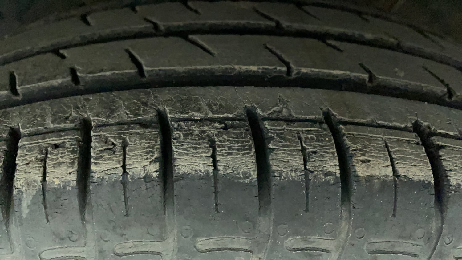 Used 2020 Hyundai Grand i10 Nios Sportz 1.2 Kappa VTVT Petrol Manual tyres LEFT FRONT TYRE TREAD VIEW